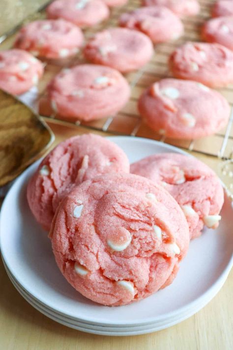 Strawberries & Cream Pudding Cookies (Super Soft) Pistachio Pudding Cookies, Cookies With White Chocolate Chips, Pudding Cookies Recipes, Cookies With White Chocolate, Strawberry Pudding, Pistachio Pudding, Pudding Cookies, Strawberry Cookies, Instant Pudding Mix