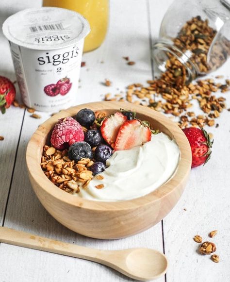 Fruit Fast, Lifestyle Shoot, Yogurt Bowl, Smoothie Bowl Recipe, Healthy Lifestyle Food, Kefir, Thai Recipes, Smoothie Bowl, Greek Yogurt