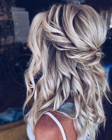 Aesthetics Hairstyles, Hairstyling Tips, Gorgeous Wedding Hairstyles, Bridemaids Hairstyles, Hat Outfits, Wedding Hair Half, Bridesmaids Hair, Wedding Hair Up, Mother Of The Bride Hair