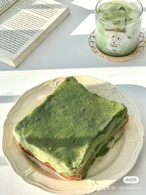 Aesthetic Green Food, Matcha French Toast, Desserts French, Matcha Dessert, Green Food, God Mat, Aesthetic Green, Matcha Green, Greens Recipe