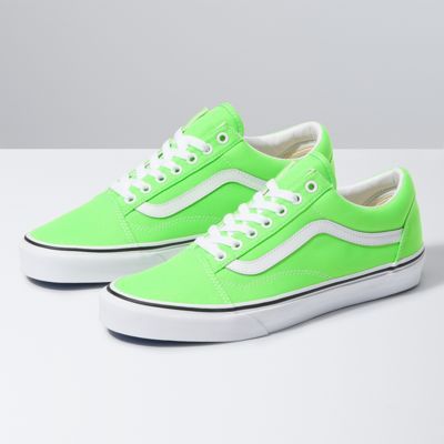 Shego Outfits, Vans Shoes Fashion, Vans Shoes Women, Neon Shoes, Vans Green, Nike Shoes Air Force, Vans Store, Popular Shoes, Fresh Shoes