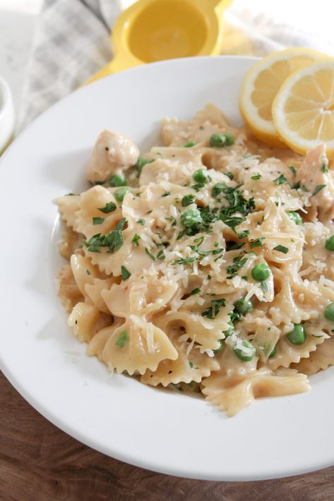 One Pot Lemon Garlic Chicken Pasta Garlic Bowtie Pasta, Creamy Bowtie Pasta, Creamy Lemon Garlic Pasta, Lemon Garlic Chicken Pasta, Chicken Bowtie Pasta, Weeknight Dinner Pasta, Garlic Chicken Pasta, Lemon Garlic Pasta, Pasta Healthy