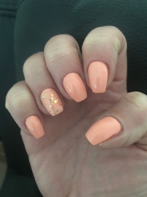 Apricot Nails with glitter Apricot Color Nails, Apricot Nails Design, Soft Apricot Nails, Apricot Nail Color, Peach And Glitter Nails, Peach Sparkle Nails, Apricot Nails, Glitter Manicure, Nails Prom