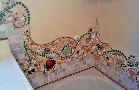 mosaic backsplash tub end detail Great site for mosaic information Beadboard Backsplash, Herringbone Backsplash, Cute Wall Decor, Diy Backsplash, Mosaic Madness, Mosaic Murals, Mosaic Backsplash, Mosaic House, Subway Tiles