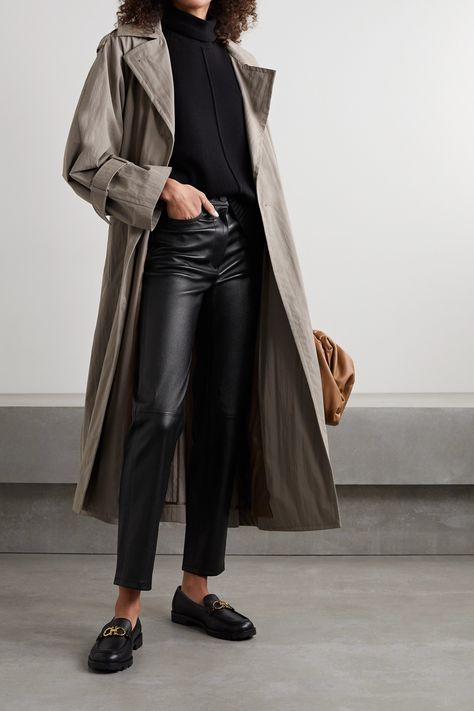 Leather Pants Outfit Winter, Black Leather Pants Outfit, Leather Trousers Outfit, Lederhosen Outfit, Joseph Clothing, Moda Hippie, Leather Pants Outfit, Skandinavian Fashion, Chique Outfits