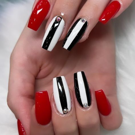 Cruella Nails 101 Dalmatians, Cruella Inspired Nails, Cruella Deville Nail Art, Aubrey Nails, Cruella Deville Nails, Cruella Nails, Vibe Nails, Classic Nail Polish, Graffiti Nails