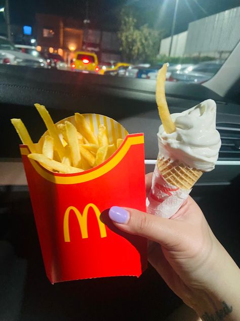 Vegetarian Junk Food, Mcdonalds Fries, Frozen French Fries, Happy M, Vegan Junk Food, Food Captions, Fotos Aesthetic, Music Lyrics Songs, Tomato Ketchup