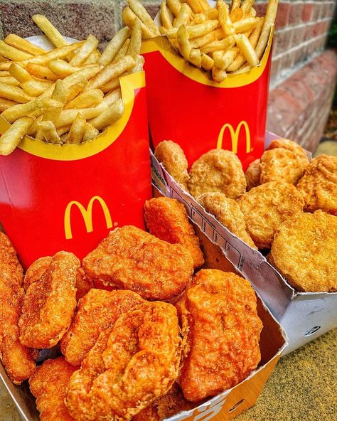 Mcdonald’s Nugget Recipe, Mcdo Food Pics, Spicy Nuggets, 20 Chicken Nuggets Mcdonalds, Spicy Chicken Nuggets, Mc Donald’s Chicken Nuggets, Chicken Mcnuggets Mcdonald's, Best Fast Food, Fast Food Items