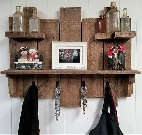 Pallet Shelves Diy, Homely Decor, Creative Shelving, Pallet Coat Racks, Original Furniture, Repurposed Pallet Wood, Pallet Wood Shelves, Wood Pallet Recycling, Diy Coat Rack