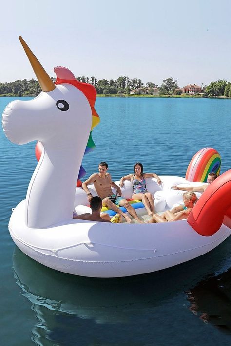 Don't worry, the era of pool floats is far from over. If anything, these crazy-enormous animal pool floats from Sam's Club are proof that inflatable pool Inflatable Unicorn, Unicorn Pool Float, Unicorn Float, Flamingo Pool Float, Cool Pool Floats, Pool Floats For Adults, Flamingo Float, Taman Air, Floating Boat