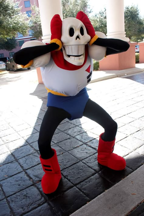 The greatest cosplay Undertale Costumes, Papyrus Cosplay, Sans Cosplay, Undertale Cosplay, Megaman X, Undertale Memes, Undertale Funny, Cosplay Diy, Undertale Art