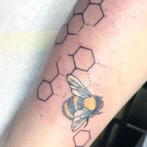 Small Bee Tattoo, Hexagon Tattoo, Honeycomb Tattoo, Virgo Tattoo Designs, Faded Tattoo, Molecule Tattoo, Traditional Tattoo Inspiration, Dot Tattoos, Fairy Tattoo Designs