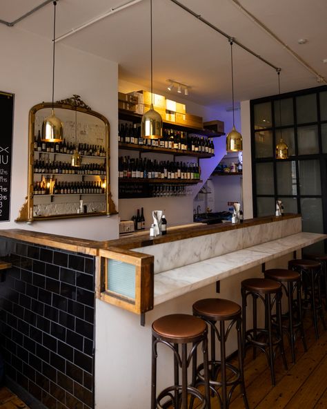 Dublin restaurants: 15 of the best for 2023 | CN Traveller Dublin Restaurants, Essex Street, Fish Shop, Buffalo Mozzarella, Temple Bar, Beer Batter, Pizza Restaurant, Lunch Salads, Tasting Menu