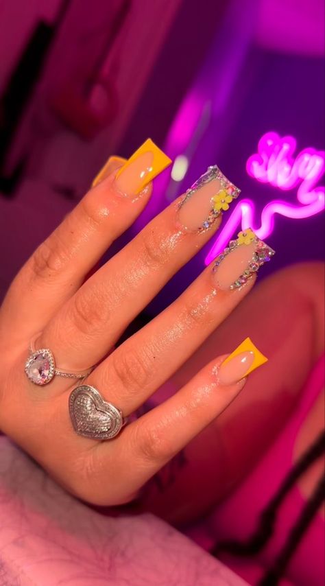 Short Nail Designs With Jewels, Easter Nails Black Women, Orange Duck Nails Acrylic, Baddie Nails Acrylic Short Fall, Nail Ideas Light Pink, Orange Duck Nails, Yellow Duck Nails, Acrylic Nails Short Pink, Dramatic Nails Acrylic