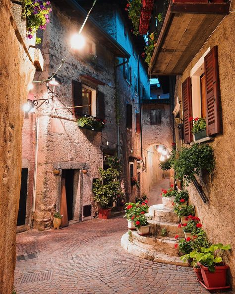 Lovely streets in Pieve di Tremosine, Italy 🇮🇹 Tremosine is a comune in the province of Brescia, in the Lombardy region of Italy. Alley Way, Italian Village, Cobblestone Streets, Living In Italy, Italy Photography, Destination Voyage, Italy Photo, Italy Vacation, Pretty Places