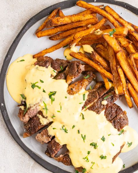 Steak frites with bearnaise Steak Frites Recipe, Bernaise Sauce, Homemade Hollandaise Sauce, Julia Childs, Butter Steak, Modern Mediterranean, Steak Frites, Steak Butter, French Dishes