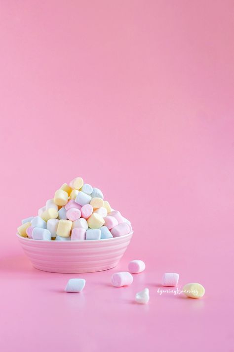 #colorfullfood #minimalistfood #marshmellow Marshmallow Photography, Marshmallow Aesthetic, Candy Photos, Black Dessert, Cute Food Wallpaper, Candy Images, Pink Marshmallows, Food Sticker, Mens Birthday Party