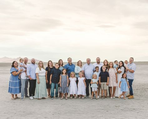 Color Schemes for Family Photos - Saguaro and Spruce Photography Large Family Picture Color Scheme, Large Family Photo Color Palette, Family Beach Pictures Color Palette, Family Photo Blue Color Scheme, Beach Color Palette Family Photos, Beach Photoshoot Color Scheme, Shades Of Blue Family Photos Beach, Family Reunion Photography, Family Reunion Pictures