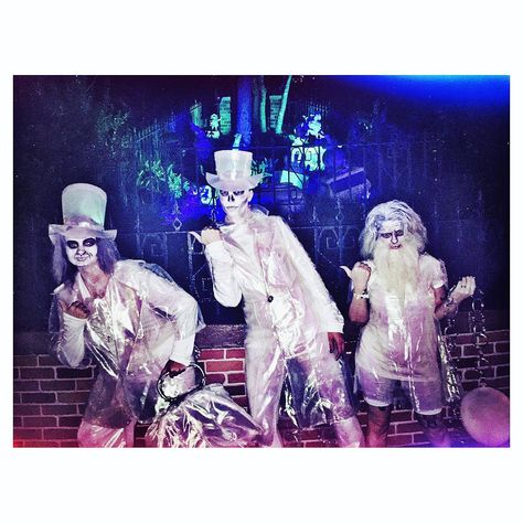 Hitchhiking Ghosts Costume, Haunted Mansion Costume, Haunted Mansion Halloween, Hitchhiking Ghosts, Disney Attractions, Ghost Costume, Disney Fanatic, Haunted Mansion, Cool Costumes