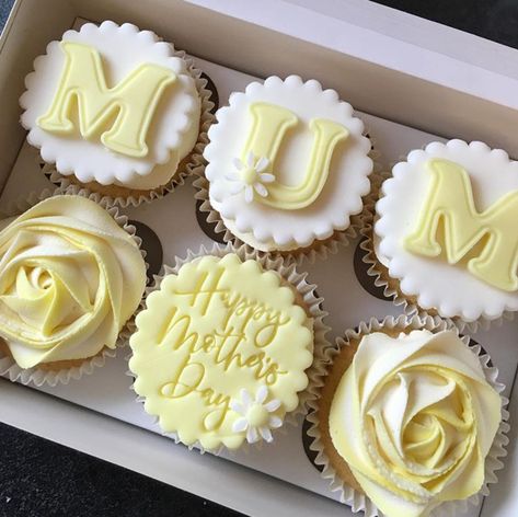 Cupcakes For Moms Birthday, Mothers Day Cupcakes Ideas, Cupcakes For Mums Birthday, Mothers Day Dessert Boxes, Mother’s Day Cupcakes Ideas, Mothers Day Sweet Treat Boxes, Mothers Day Cake Designs, Cupcake Mothers Day, Happy Birthday Mom Cupcakes