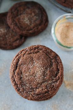 Chocolate Snickerdoodles Will Remind You Of A Classic Snickerdoodle But In Chocolate Form! The Cookies Are Soft, Chewy, And SO Delicious! Chocolate Lovers Will Love This Easy Snickerdoodle Cookie Recipe! #snickerdoodles #cookies #chocolate #cookierecipe Hit Chocolate, Chocolate Snickerdoodles, Snickerdoodle Cookie Recipe, Snickerdoodles Recipe, Snickerdoodle Cookies Easy, Snickerdoodle Cookie, Snickerdoodle Recipe, Orange Cake Recipe, Snickerdoodle Cookie Recipes