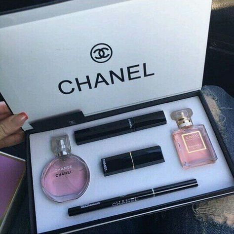 Profumo Victoria Secret, Koleksi Parfum, Singer Dr, Perfume Chanel, Chanel Aesthetic, Maquillage On Fleek, Alat Makeup, Parfum Chanel, Chanel Perfume