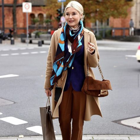 9 Ways to Wear an Hermes Scarf - Crossroads Hermes Scarf Outfit, Silk Scarf Outfit, Scarf Hermes, Scarf Outfit Winter, Hermes Style, Silk Scarf Style, Coat Street Style, Ways To Wear A Scarf, Scarf Outfit