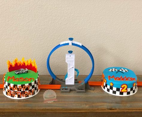 How fun is this cake?!? Hot Wheels Cakes with a loop track going through the cakes! @smallandsimpleconfections #smallandsimpleconfections… Hot Wheels Cake With Track, Easy Hot Wheels Cake, Hot Wheels Cake Ideas, Hot Wheels Cupcakes, Cake Table Decorations Birthday, Race Track Cake, Simple Cupcakes, Wheels Cake, Bolo Hot Wheels