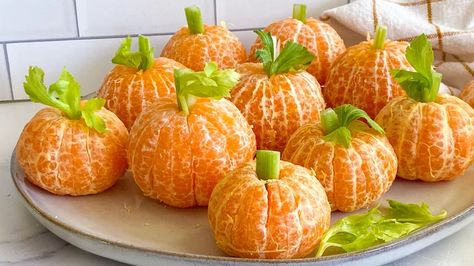 Halloween Clementine Pumpkins Recipe Pumpkin Cuties Oranges, Mandarin Orange Pumpkins, Halloween Clementine Pumpkins, Orange Halloween Food Ideas, Mandarin Pumpkins, Halloween Mandarin Oranges, Snacks To Sell, Clementine Pumpkins, Halloween Meal