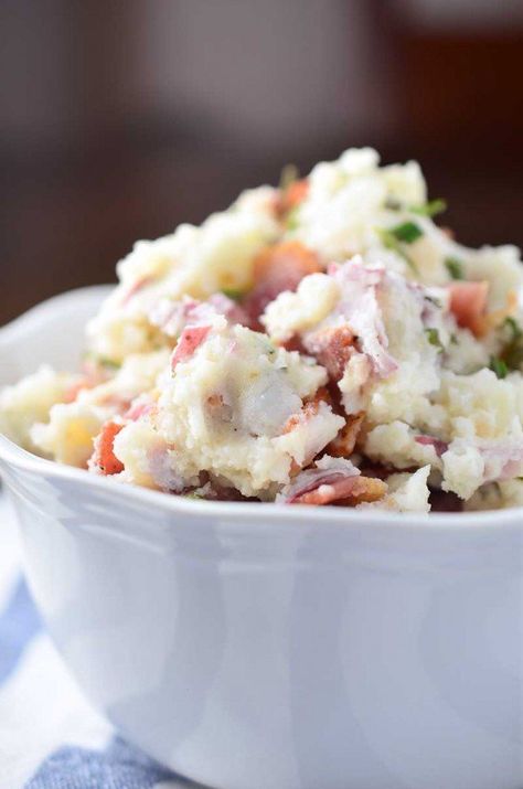 A twist on potato salad with fresh rosemary and crispy bacon. Red Skin Potato Salad Recipe, Red Potatoe, Bacon Potato Salad Recipe, Red Skin Potato Salad, Nutritious Eating, Sweet Potato Pasta, Potatoe Salad, Red Potato Salad, Cold Salads