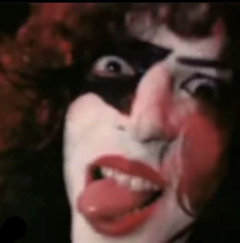 Paul Stanley 🤩 Band Christmas Photos, Kiss Band Members Names, Paul Stanley Funny, Kiss Band Paul Stanley, Kiss Band Funny Photos, Paul Stanley 70s, Rock Singer Aesthetic, Kiss Band Pfp, Paul Stanley 80s