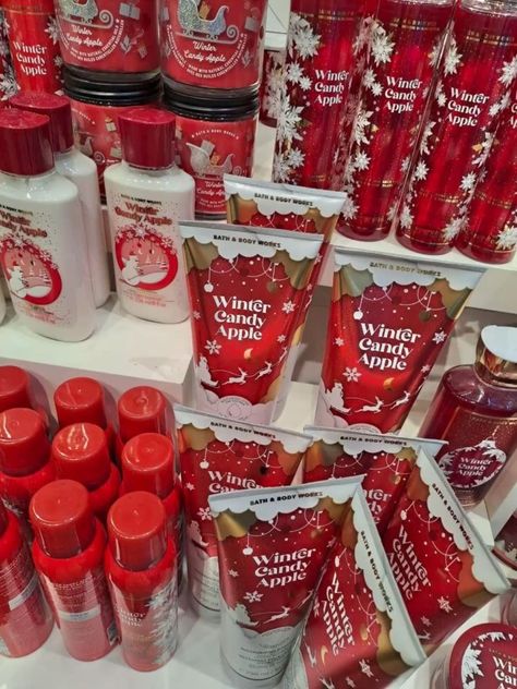 Christmas Perfume Aesthetic, Christmas Skincare Aesthetic, Winter Candy Apple Bath And Body Works, Christmas Bath Products, Christmas Bath And Body Works, Bath And Body Works Aesthetic, Bath And Body Works Holiday, Bath And Body Works Christmas, Christmas Perfume