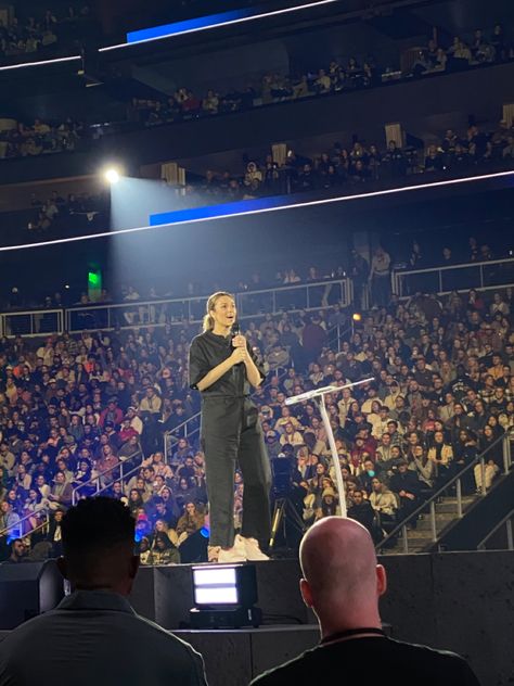 Passion 2023 Conference, Sadie Robertson Speaking, Woman Speaker Aesthetic, Student Ministry Aesthetic, Passion Conference Outfit, Christian Ministry Aesthetic, Public Speaker Aesthetic Women, Motivational Speaker Aesthetic, Medicine Moodboard