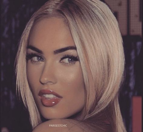 Megan Fox Blonde Hair, Megan Fox Blonde, Megan Fox Hair, Megan Fox Pictures, Dark Makeup Looks, Megan Denise Fox, Celebrity Look Alike, Hair Color For Women, Megan Fox