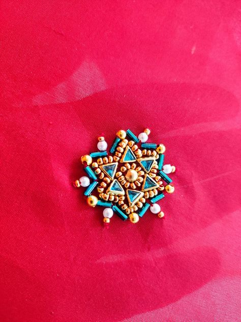 Kundan Buttas In Aari Work, Aari Puttas, Aari Motif, Hand Embroidery Blouse, Small Flower Design, Basic Hand Embroidery Stitches, Maggam Work Designs, Kundan Work, Embroidery Lessons