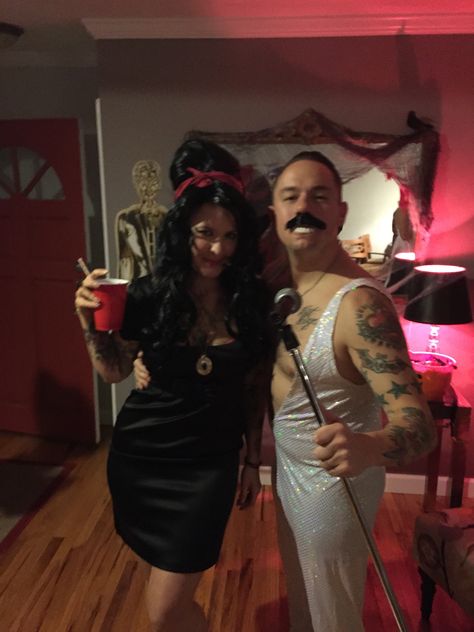 Dead celebrity party Amy winehouse Freddie Mercury Hollywood Halloween, Celebrity Party, Amy Winehouse, Freddie Mercury, Couples Costumes, Famous Celebrities, Famous People, Halloween Party, Party Invitations