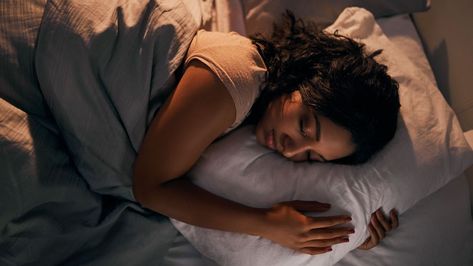 What happens to your body when you sleep on your side? | Tom's Guide Sleep Medicine, Sleep Relaxation, Sleep Remedies, Restorative Sleep, Fall Asleep Faster, Sleep Cycle, Sleeping Habits, Sleep Pattern, Lack Of Sleep