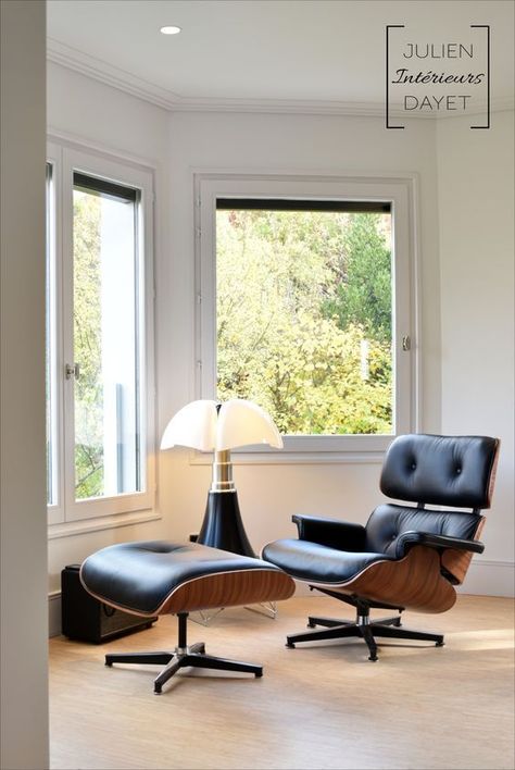 Eames Lounge Chair Living Room, Eames Chair Living Room, Lounge Chair Eames, Charles Eames Chair, Mid Century Chaise Lounge, Charles Eames Lounge Chair, Lounge Chair With Ottoman, Chair Classic, Eames House