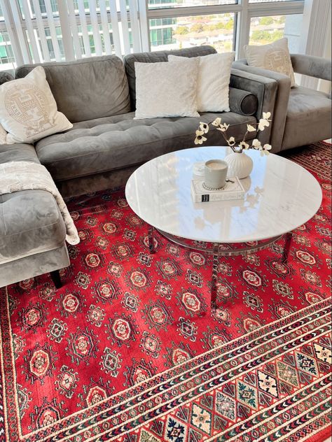 Maroon Rug, Persian Rug Living Room, Butterfly Wallpaper Iphone, Persian Style, Apartment Aesthetic, Living Room Decor Cozy, Dream Room Inspiration, Rug Living Room, Lounge Sofa