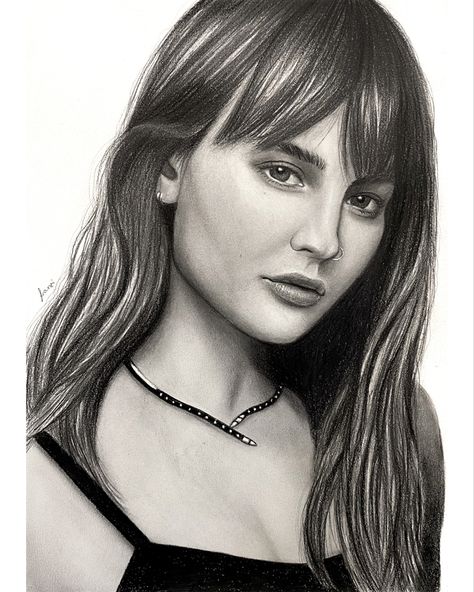 Måneskin Victoria, Sketch, graphit drawing, art inspo, portrait Victoria Sketch, Artwork Portrait, Drawing Art, Portrait Art, Art Artwork, Art Inspo, Drawers, Sketch, Skin