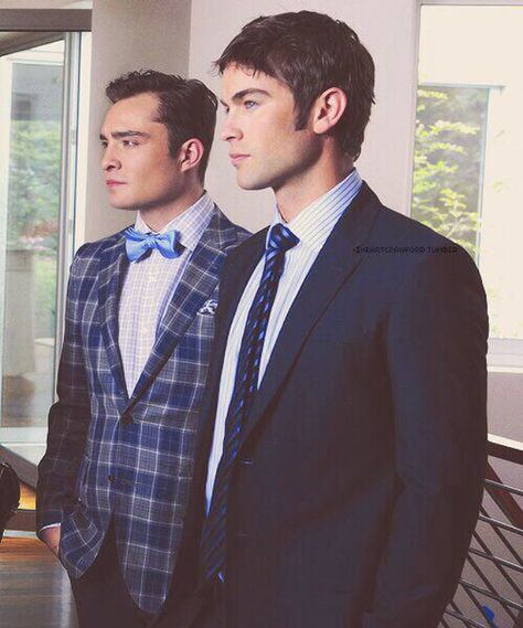 nate archibald and chuck bass ❤️ Chuck Bass Ed Westwick, Nate Gossip Girl, Estilo Gossip Girl, Dan Humphrey, Men In Suits, Nate Archibald, Chuck And Blair, Ed Westwick, Gossip Girls