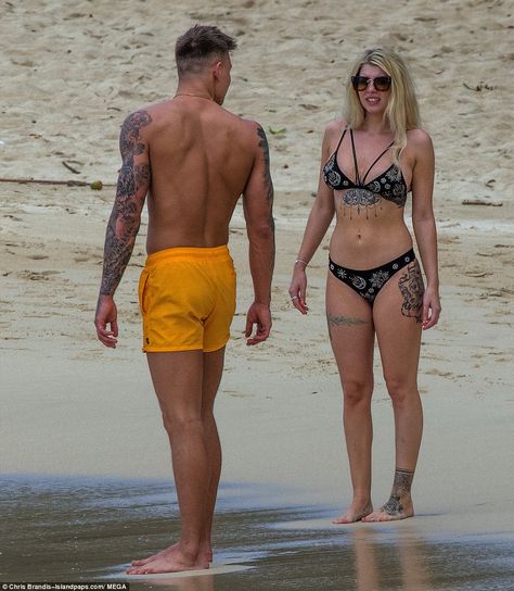 Olivia Bowen Tattoo, Olivia Bowen, Alex Bowen, Olivia Buckland, Toned Abs, Montage Photo, Wings Tattoo, Love Island, Break In