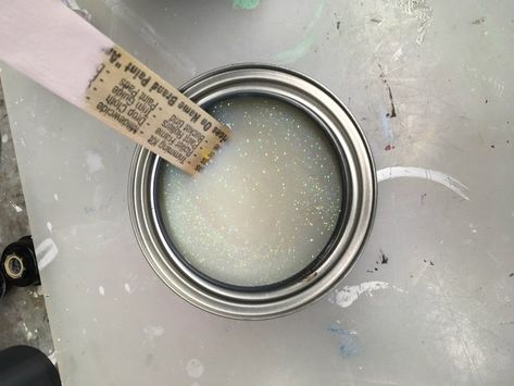 DIY Sparkly Glitter Dresser Diy Glitter Spray, Restoring Dresser, Glitter Dresser, Chalk Paint Furniture Dresser, Portable Paint Booth, Dresser Remodel, Glitter Furniture, Glitter Paint For Walls, Dresser Makeovers