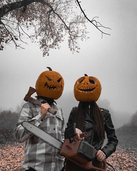 Couple pumpkin head photoshoot at Halloween Pumpkin Head Photoshoot, Head Photoshoot, Pumpkin Song, Pumpkin Patch Photoshoot, Pumpkin Heads, Halloween Creative, Halloween Photography, Creative Pumpkins, Halloween Photoshoot