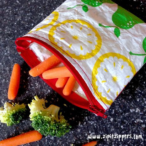 Reusable Snack Bags Pattern, Diy Snack Bag, Reusable Snack Bags Tutorial, Fabric Snack Bags, Victorian Closet, Reusable Sandwich Bags, Eco Life, Sewing Cushions, Waste Reduction