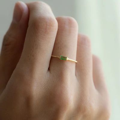 Modern Minimalist Rings made with precious metals and semi-precious stones. Dainty Gold Band, Minimalist Diamond Rings, Engagement Rings Couple, Dainty Band, Tsavorite Garnet, Green Garnet, Dope Jewelry, Jewelry Essentials, Jade Jewelry