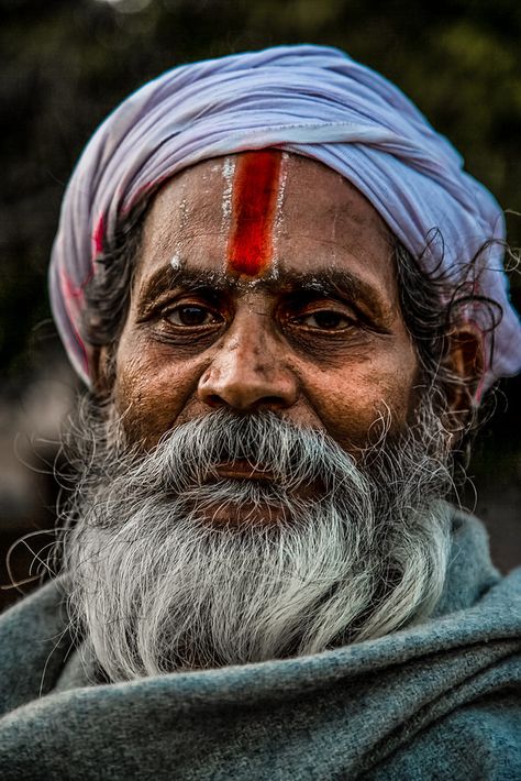 Sadhu Baba, Old Man Portrait, Human Figure Sketches, Shiva Tattoo Design, Portraiture Painting, India Photography, Anatomy Sketches, National Geographic Magazine, Figure Sketching