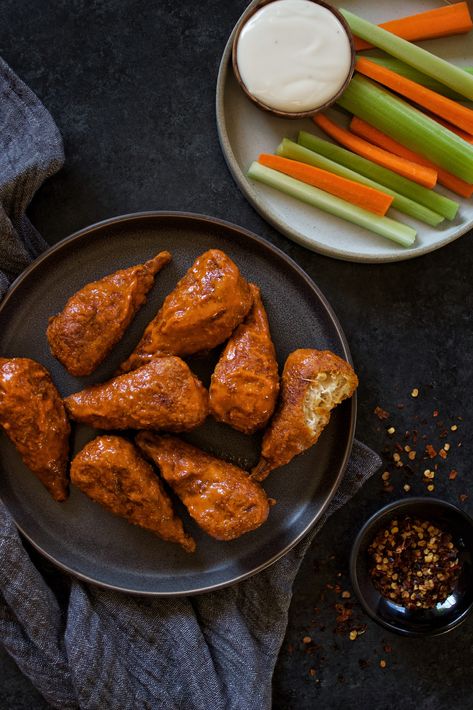 Crispy Vegan Wings in Hot & Buttery Buffalo Sauce – No Eggs or Ham Vegan Hot Wings, Vegan Wings Recipe, Drummies Recipes, Spicy Food Recipes, Seitan Wings, Southern Comfort Foods, Vegan Buffalo Wings, Vegan Wings, Seitan Chicken