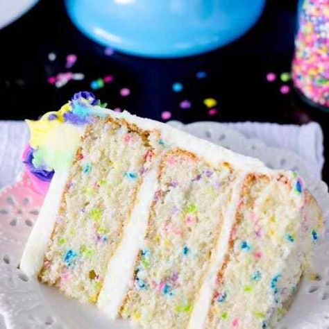 Funfetti Cake from Scratch - Sugar Spun Run (Made with dbl. sprinkles, and 1 drop almond extract + vanilla in frosting instead of emulsion) Sugar Spun Run, Cakes To Make, Homemade Birthday Cakes, Torte Cupcake, Confetti Cake, Cake Recipes From Scratch, Funfetti Cake, Birthday Cake Recipe, Cake Box