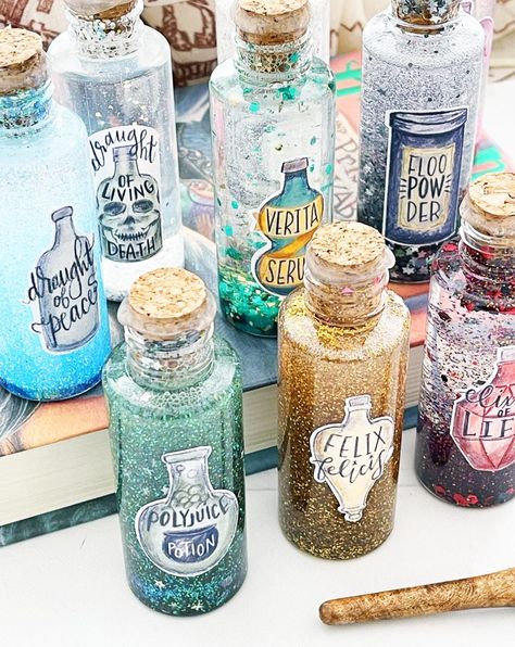 Harry Potter Potion Labels, Harry Potter Ornaments, Felix Felicis, Harry Potter Christmas Tree, Diy Harry Potter, Wizard Party, Harry Potter Stickers, Harry Potter Classroom, Harry Potter Potions